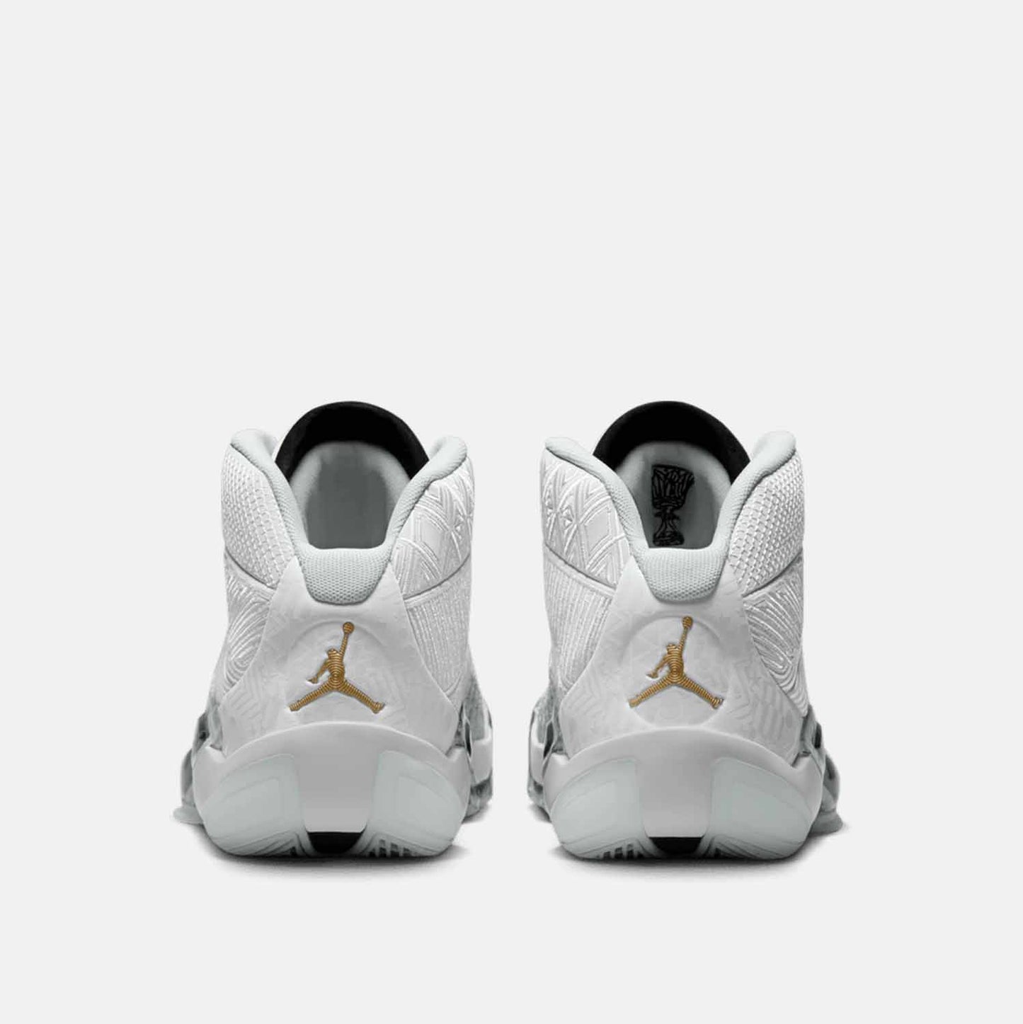 Rear view of Men's Air Jordan XXXVIII FIBA.