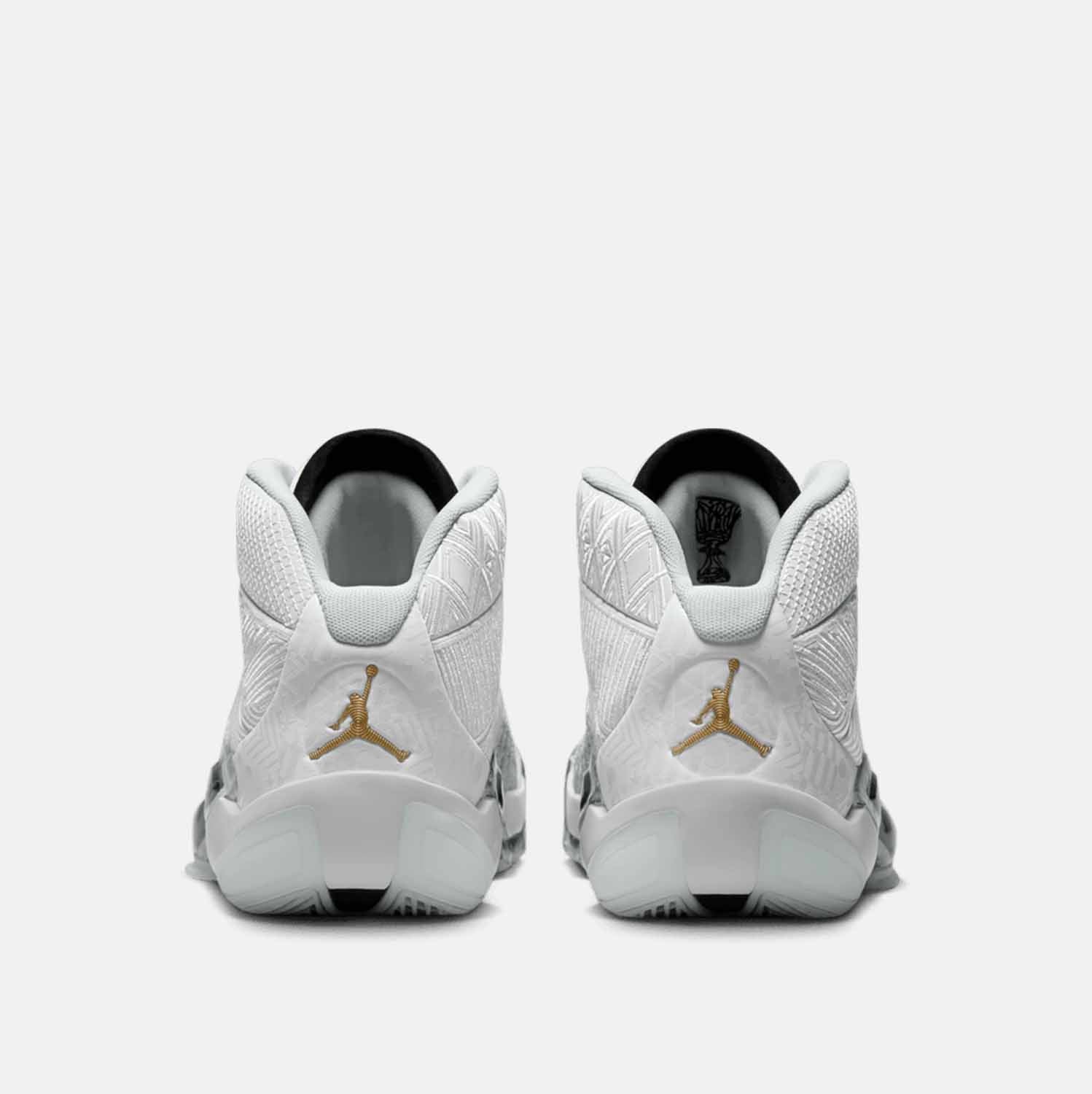 Rear view of Men's Air Jordan XXXVIII FIBA.