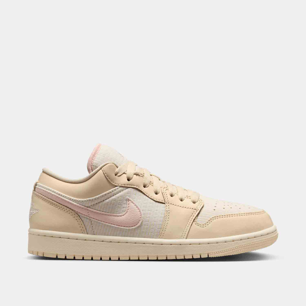 Side view of the Women's Jordan 1 Low SE.