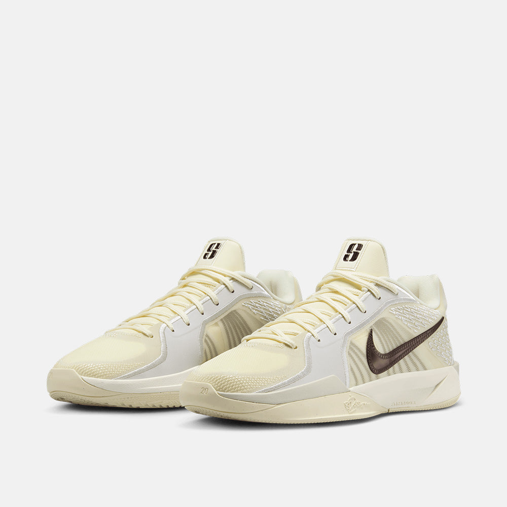 Front view of the Nike Sabrina 2 "Relentless".