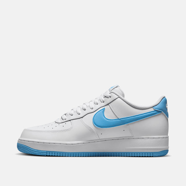Side medial view of the Men's Nike Air Force 1 '07.