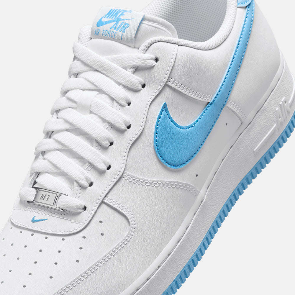 Up close, front view of the Men's Nike Air Force 1 '07.