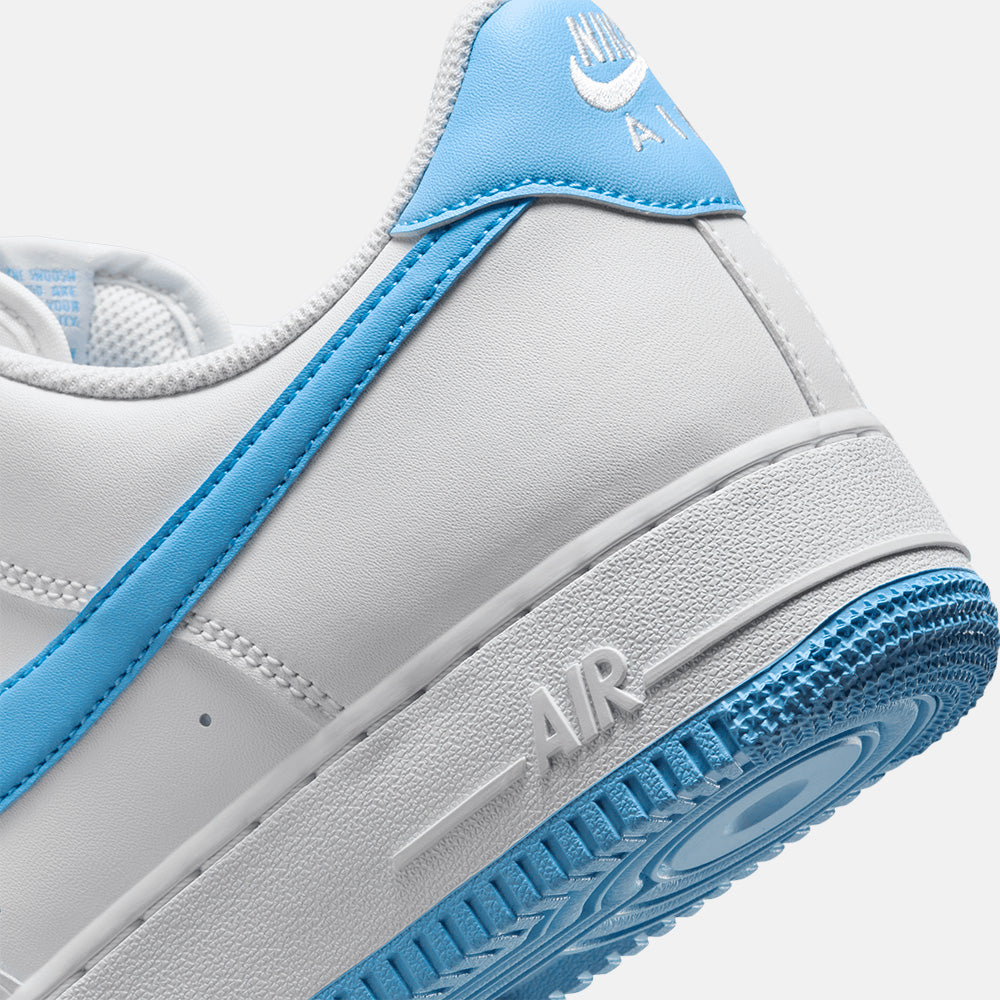 Up close, rear view of the Men's Nike Air Force 1 '07.