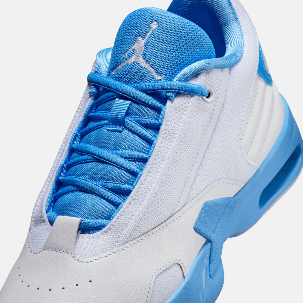 Up close, front view of the Women's Jordan Max Aura 6.