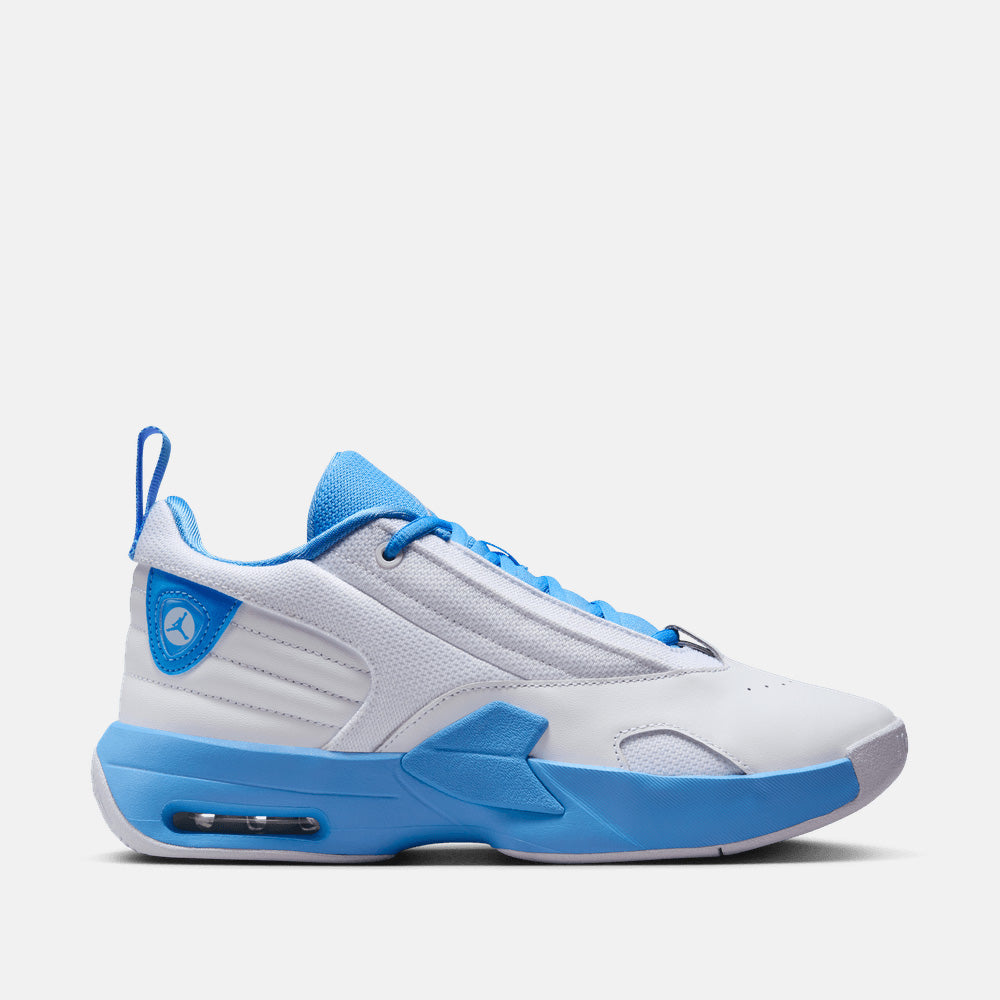 Side view of the Women's Jordan Max Aura 6.