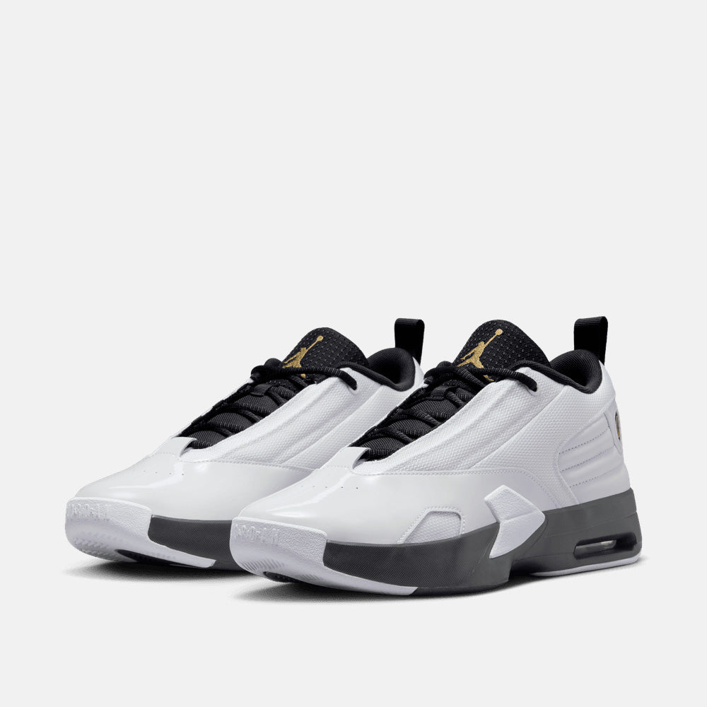 Front view of the Jordan Max Aura 6.