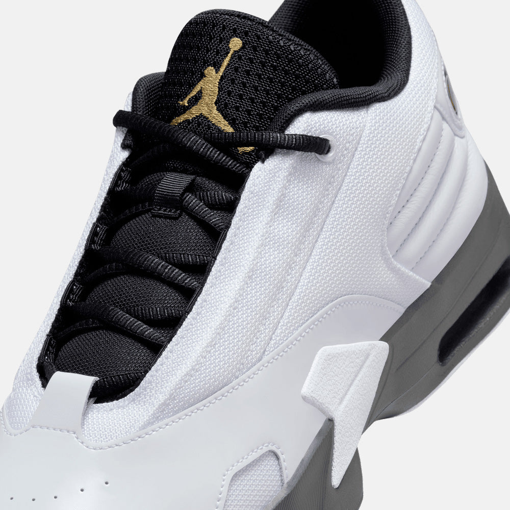 Up close, front view of the Jordan Max Aura 6.