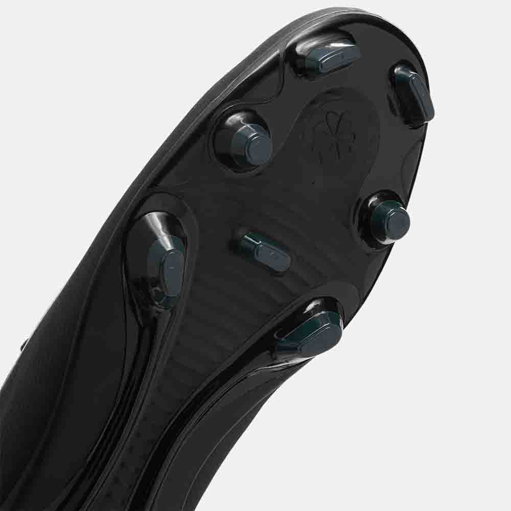 Up close, bottom view of the Nike Mercurial Vapor 16 Club Soccer Cleats.