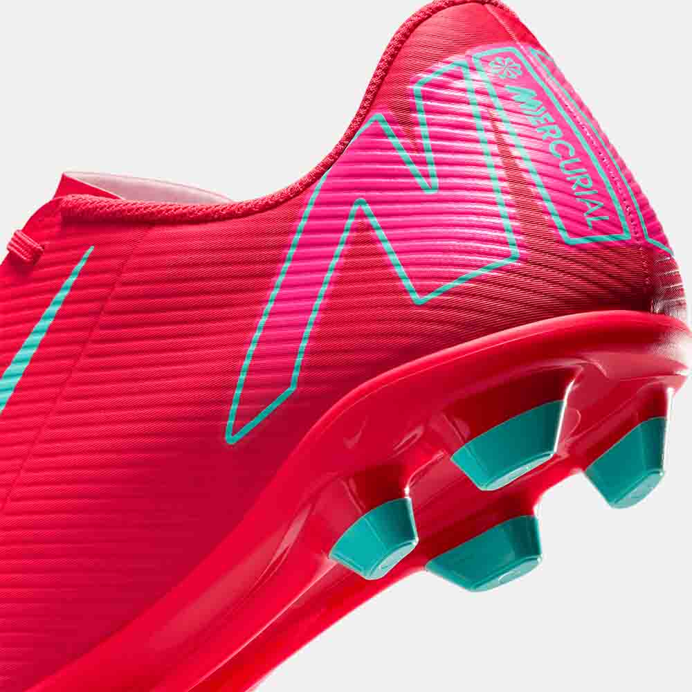 Up close, rear view of the Nike Mercurial Vapor 16 Club Soccer Cleats.