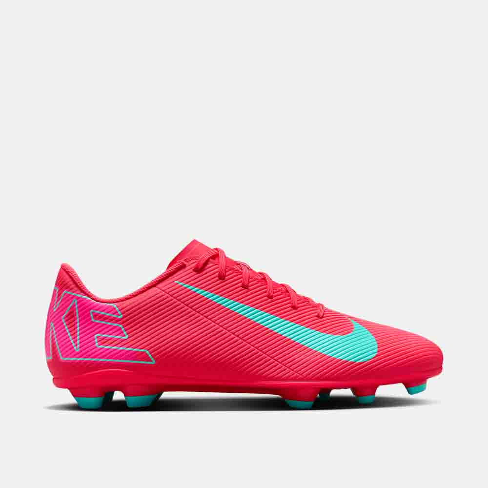 Side view of the Nike Mercurial Vapor 16 Club Soccer Cleats.