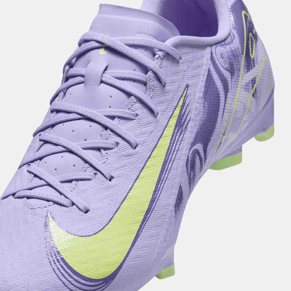 Up close, front view of the Nike Mercurial Vapor 16 Academy Soccer Cleats.