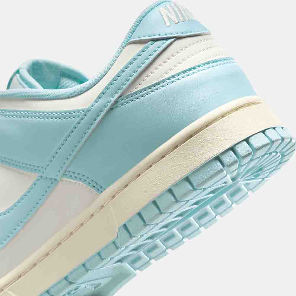 Up close, rear view of the Nike Men's Dunk Low Retro.