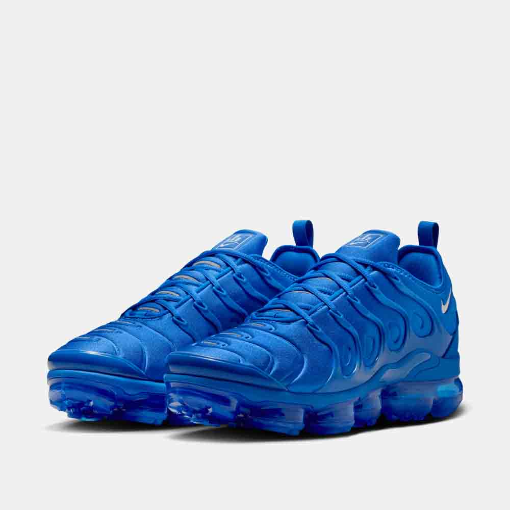 Front view of the Nike Men's Air VaporMax Plus.