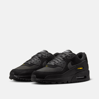 Front view of the Men's Nike Air Max 90.