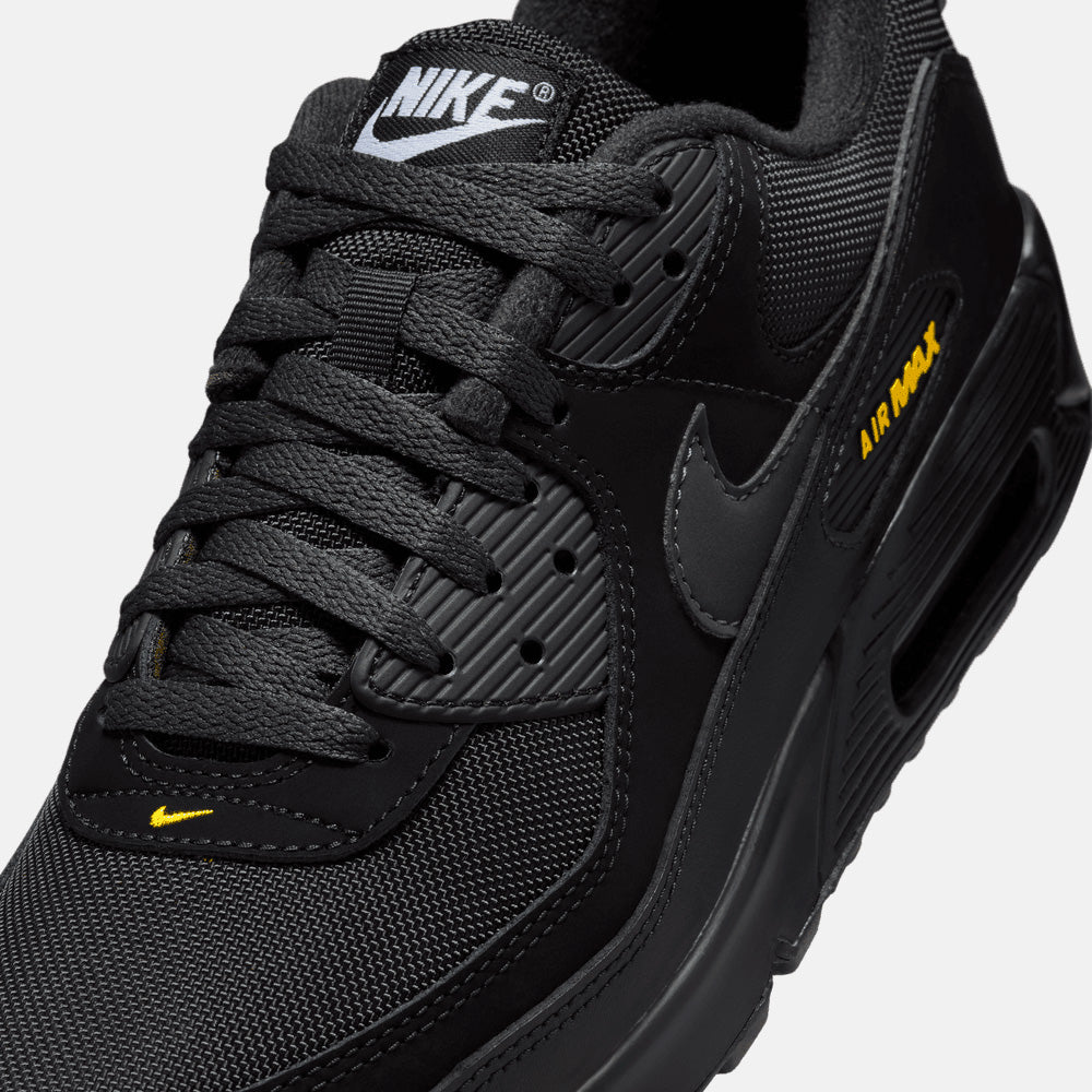 Up close, front view of the Men's Nike Air Max 90.