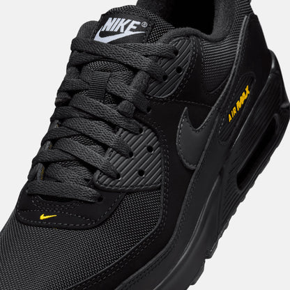 Up close, front view of the Men's Nike Air Max 90.