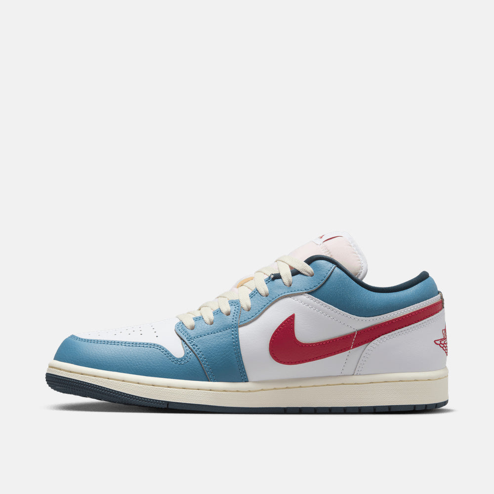 Side medial view of the Men's Air Jordan 1 Low SE.