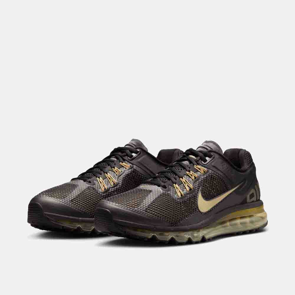 Front view of the Nike Men's Air Max 2013.