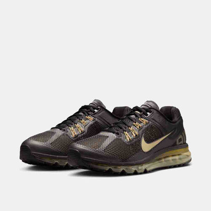 Front view of the Nike Men's Air Max 2013.
