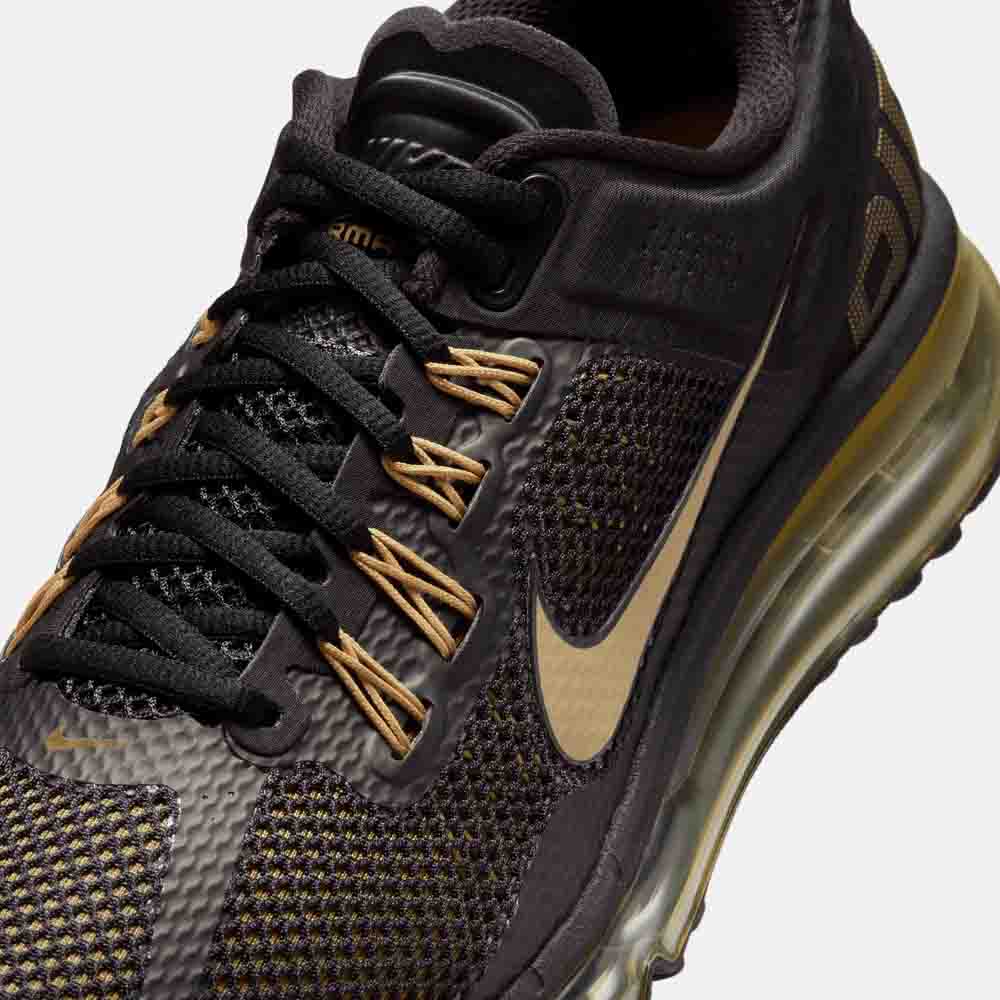 Up close, front view of the Nike Men's Air Max 2013.