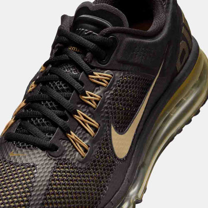 Up close, front view of the Nike Men's Air Max 2013.