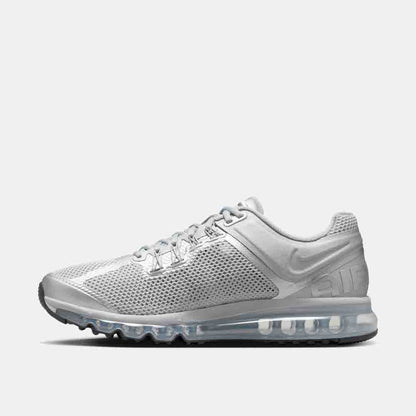 Side medial view of the Nike Men's Air Max 2013.