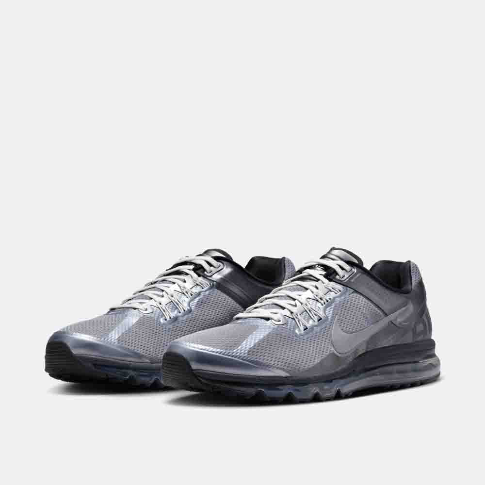Front view of the Nike Men's Air Max 2013.