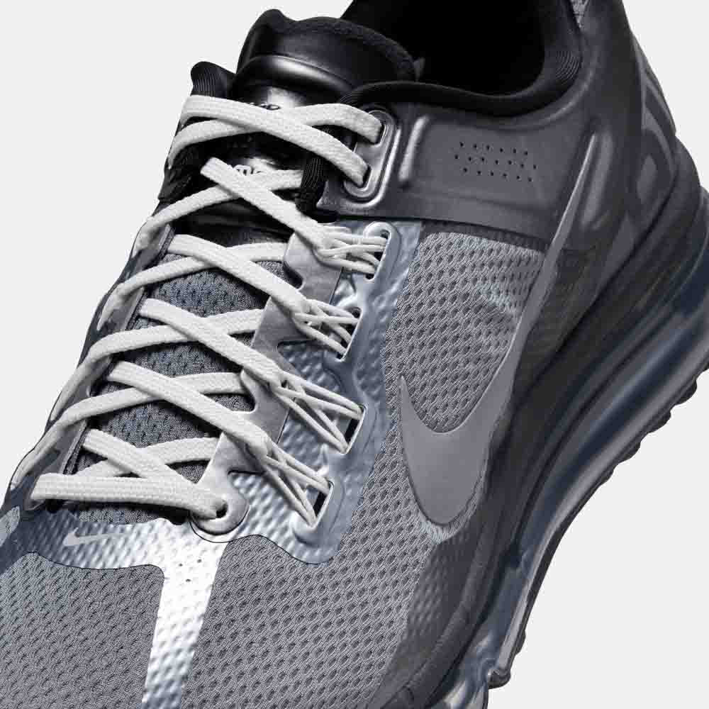 Up close, front view of the Nike Men's Air Max 2013.