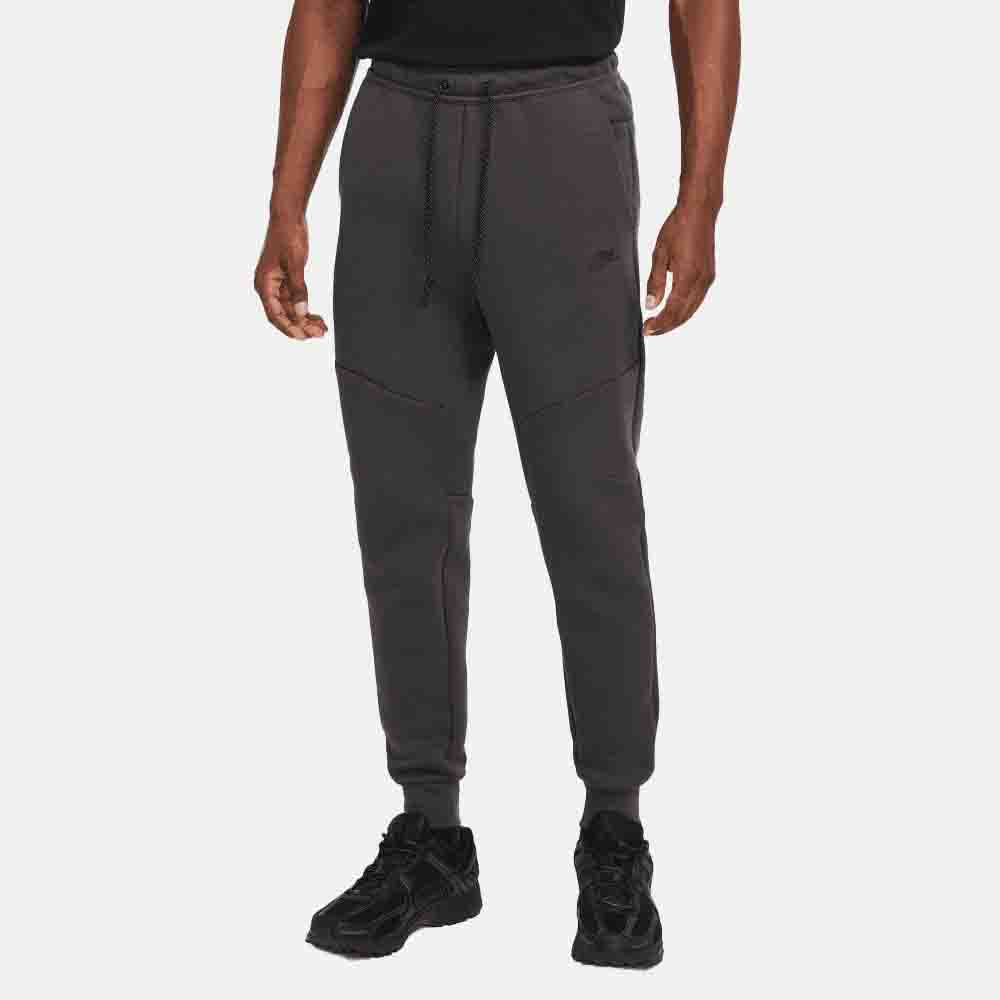 Front view of the Nike Men's Fleece Joggers.