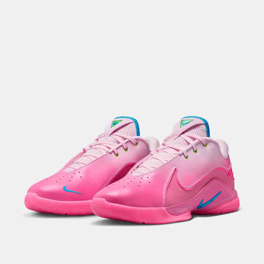 Front view of the Nike LeBron XXII SN.