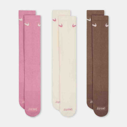 Front view of the Nike Everyday Plus Crew Socks (3 Pairs).