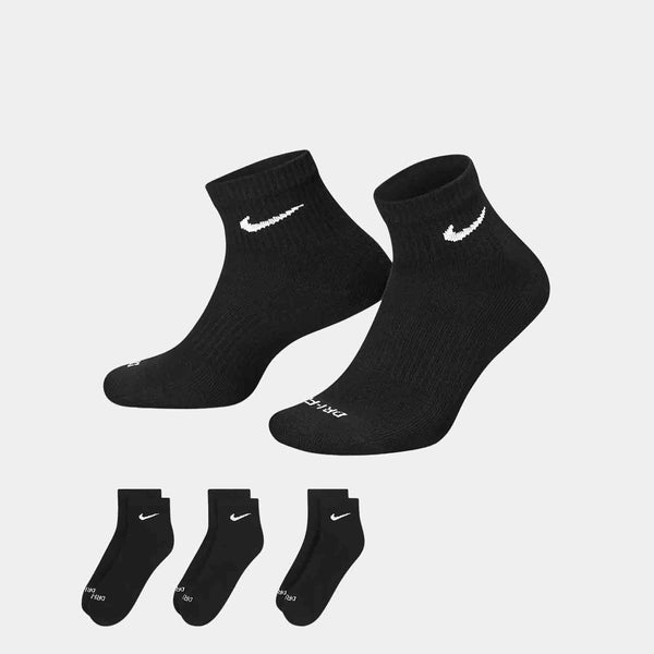 Front view of the Nike Everyday Plus Cushion Training Ankle Sock.