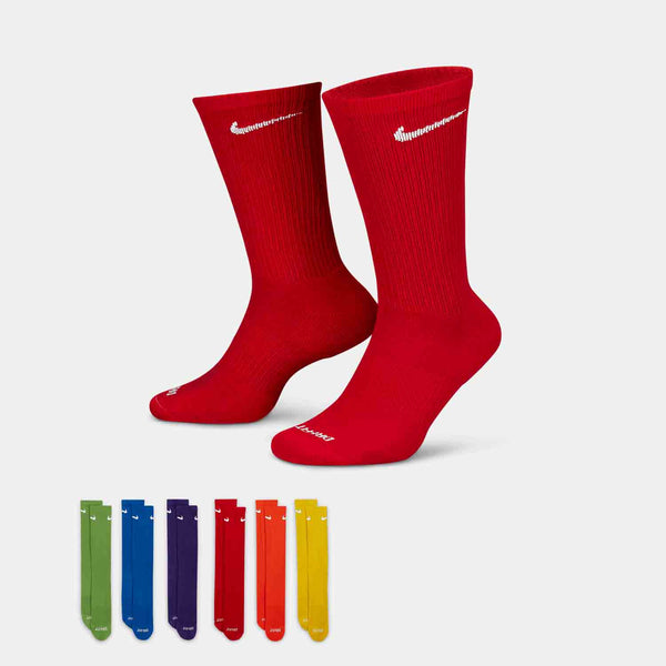 Front view of the Nike Everyday Cushioned Socks.